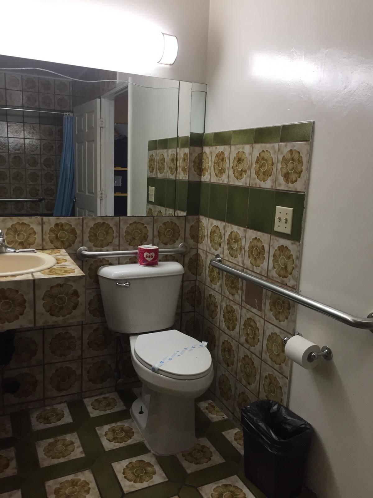 Motel Walls Long 2*